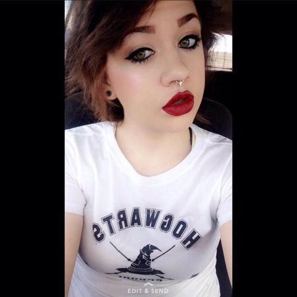 Meet your Posher, Gabriella - Picture 1 of 1